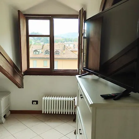 Apartament Mansardato In Centro. *