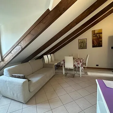 Apartament Mansardato In Centro. *